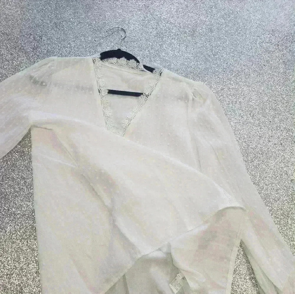 Womens nwot long sleevev neck blouse - Picture 2 of 6